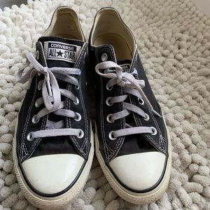 Women’s black converse